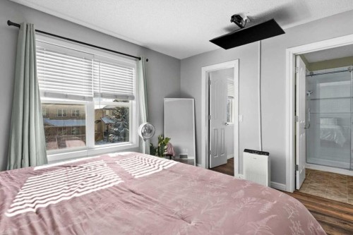564 Morningside Park Sw, Airdrie, AB - Indoor Photo Showing Bedroom