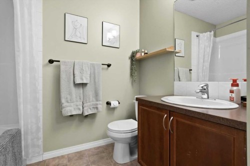 564 Morningside Park Sw, Airdrie, AB - Indoor Photo Showing Bathroom
