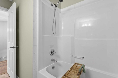 564 Morningside Park Sw, Airdrie, AB - Indoor Photo Showing Bathroom