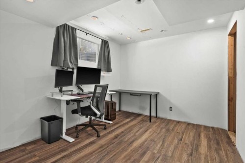 564 Morningside Park Sw, Airdrie, AB - Indoor Photo Showing Office