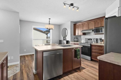 564 Morningside Park Sw, Airdrie, AB - Indoor Photo Showing Kitchen