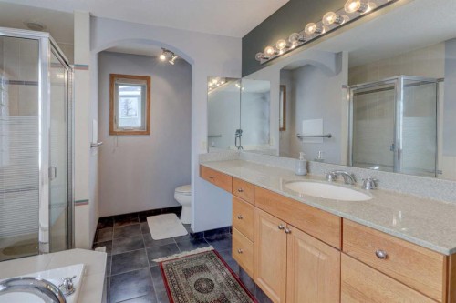 232 Hampshire Place Nw, Calgary, AB - Indoor Photo Showing Bathroom