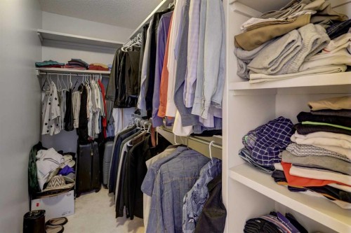 232 Hampshire Place Nw, Calgary, AB - Indoor With Storage