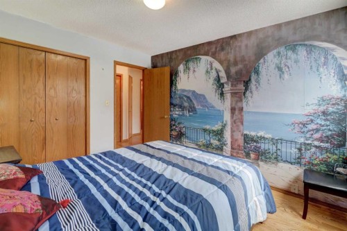 232 Hampshire Place Nw, Calgary, AB - Indoor Photo Showing Bedroom