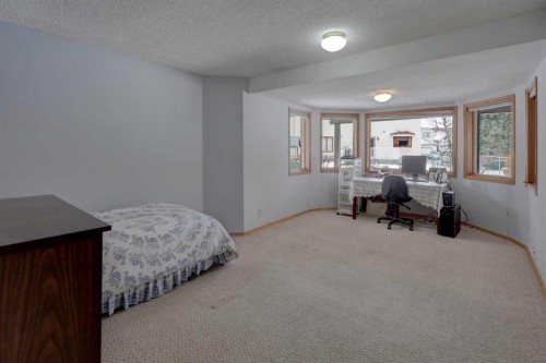 232 Hampshire Place Nw, Calgary, AB - Indoor Photo Showing Bedroom