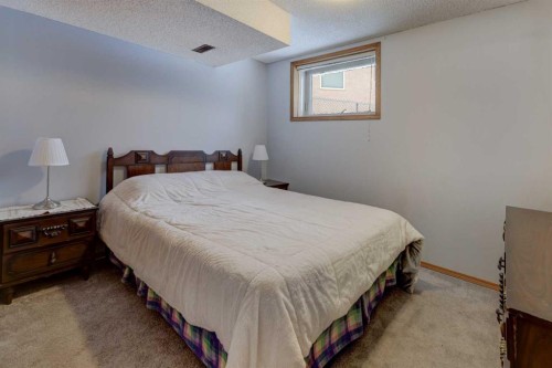 232 Hampshire Place Nw, Calgary, AB - Indoor Photo Showing Bedroom