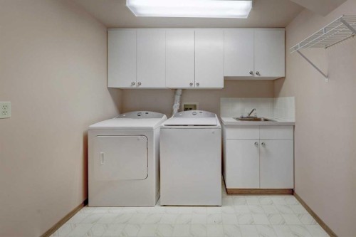 232 Hampshire Place Nw, Calgary, AB - Indoor Photo Showing Laundry Room