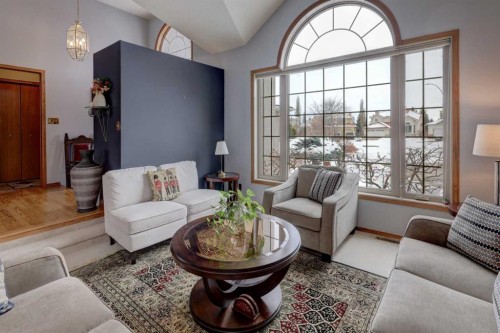 232 Hampshire Place Nw, Calgary, AB - Indoor Photo Showing Living Room