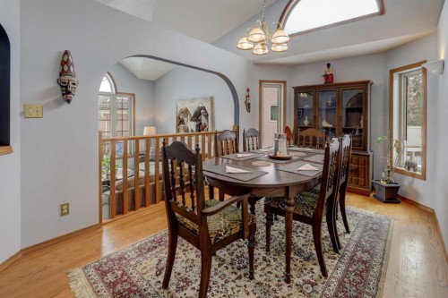 232 Hampshire Place Nw, Calgary, AB - Indoor Photo Showing Dining Room