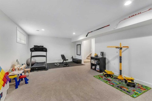 126 Crestridge Sw, Calgary, AB 