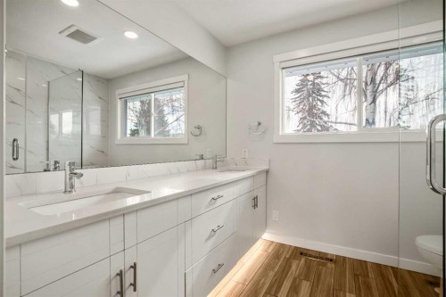 636 Arlington Drive Se, Calgary, AB - Indoor Photo Showing Bathroom