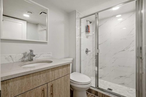 636 Arlington Drive Se, Calgary, AB - Indoor Photo Showing Bathroom