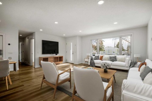 636 Arlington Drive Se, Calgary, AB - Indoor Photo Showing Living Room
