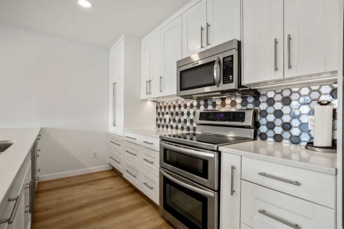 636 Arlington Drive Se, Calgary, AB - Indoor Photo Showing Kitchen With Stainless Steel Kitchen With Upgraded Kitchen