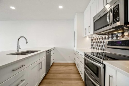 636 Arlington Drive Se, Calgary, AB - Indoor Photo Showing Kitchen With Stainless Steel Kitchen With Double Sink With Upgraded Kitchen