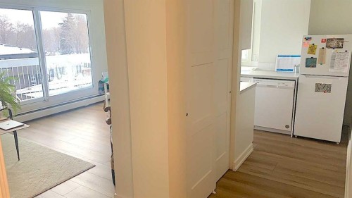 726 5A Street Nw, Calgary, AB - Indoor Photo Showing Other Room