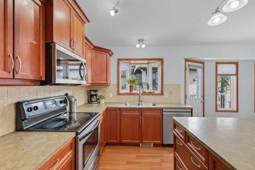 79 Hillcrest Boulevard, Strathmore, AB - Indoor Photo Showing Kitchen With Double Sink