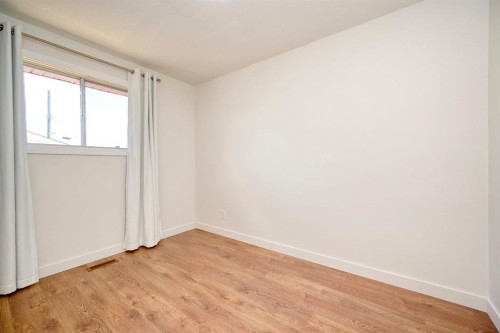 1176 Penrith Crescent Se, Calgary, AB - Indoor Photo Showing Other Room