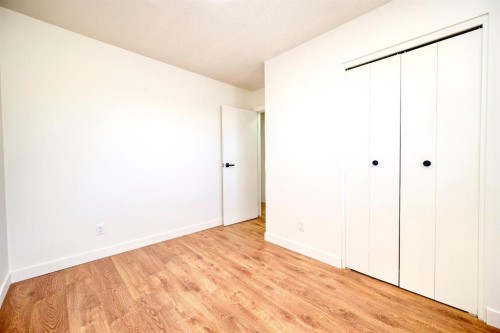 1176 Penrith Crescent Se, Calgary, AB - Indoor Photo Showing Other Room
