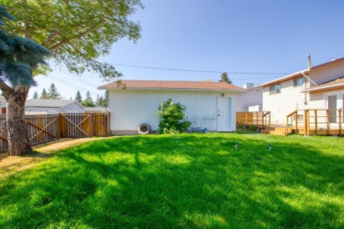1176 Penrith Crescent Se, Calgary, AB - Outdoor