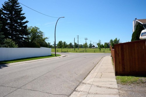 1176 Penrith Crescent Se, Calgary, AB - Outdoor