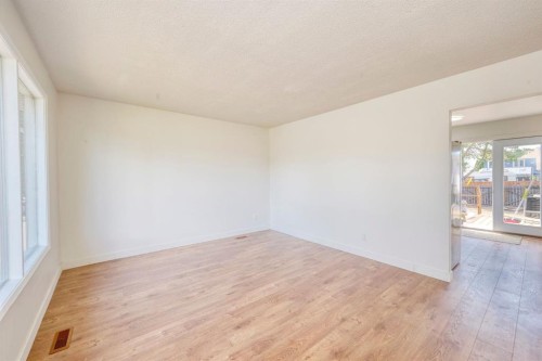 1176 Penrith Crescent Se, Calgary, AB - Indoor Photo Showing Other Room