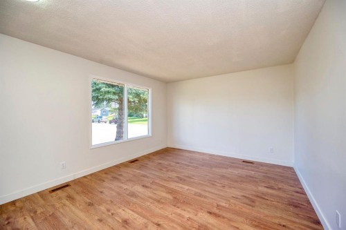 1176 Penrith Crescent Se, Calgary, AB - Indoor Photo Showing Other Room