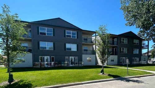 207-105 7 Avenue SE High River, AB T1V 1T8