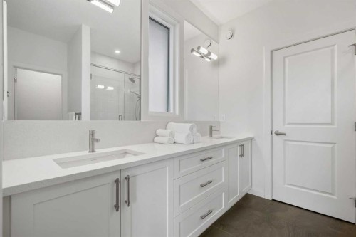218 Mitchell Heath Nw, Calgary, AB - Indoor Photo Showing Bathroom