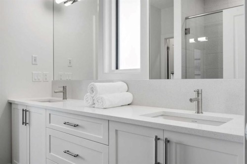 218 Mitchell Heath Nw, Calgary, AB - Indoor Photo Showing Bathroom