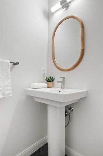 218 Mitchell Heath Nw, Calgary, AB - Indoor Photo Showing Bathroom