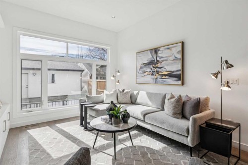 1765 7 Avenue Nw, Calgary, AB - Indoor Photo Showing Living Room