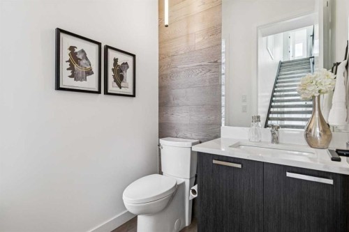 1765 7 Avenue Nw, Calgary, AB - Indoor Photo Showing Bathroom