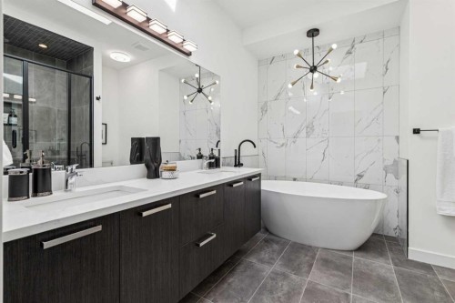 1765 7 Avenue Nw, Calgary, AB - Indoor Photo Showing Bathroom