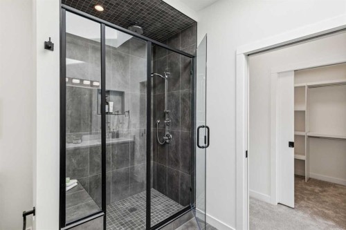 1765 7 Avenue Nw, Calgary, AB - Indoor Photo Showing Bathroom