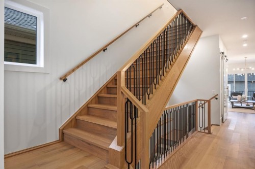 727 15 Street Nw, Calgary, AB - Indoor Photo Showing Other Room