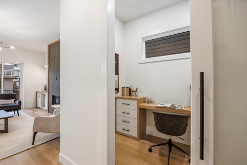 727 15 Street Nw, Calgary, AB - Indoor