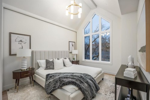 727 15 Street Nw, Calgary, AB - Indoor Photo Showing Bedroom