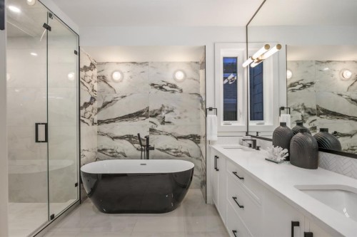 727 15 Street Nw, Calgary, AB - Indoor Photo Showing Bathroom