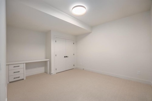 727 15 Street Nw, Calgary, AB - Indoor Photo Showing Other Room