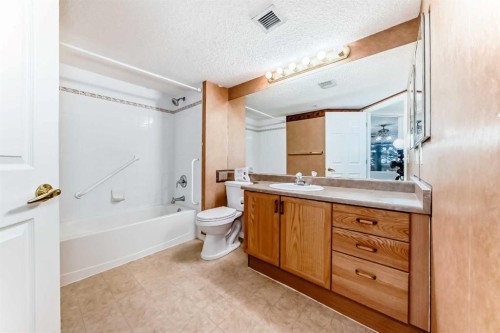 3202 Sienna Park Green Sw, Calgary, AB - Indoor Photo Showing Bathroom