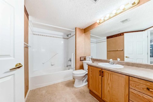 3202 Sienna Park Green Sw, Calgary, AB - Indoor Photo Showing Bathroom