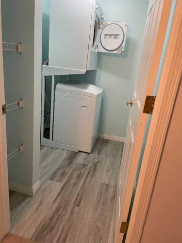 3202 Sienna Park Green Sw, Calgary, AB - Indoor Photo Showing Laundry Room