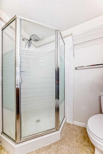 3202 Sienna Park Green Sw, Calgary, AB - Indoor Photo Showing Bathroom