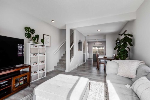 140 Tuscany Summit Square Nw, Calgary, AB - Indoor Photo Showing Living Room