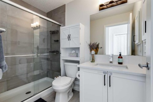 140 Tuscany Summit Square Nw, Calgary, AB - Indoor Photo Showing Bathroom