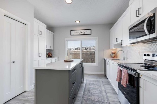 140 Tuscany Summit Square Nw, Calgary, AB - Indoor Photo Showing Kitchen With Upgraded Kitchen