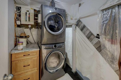 1509 38 Street Se, Calgary, AB - Indoor Photo Showing Laundry Room