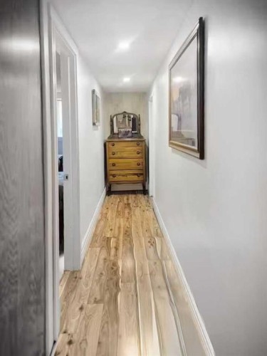 1509 38 Street Se, Calgary, AB - Indoor Photo Showing Other Room