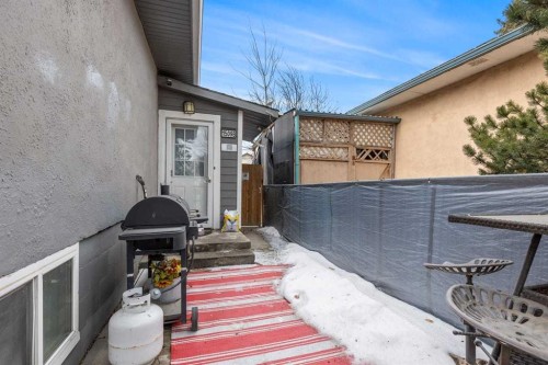 1509 38 Street Se, Calgary, AB - Outdoor